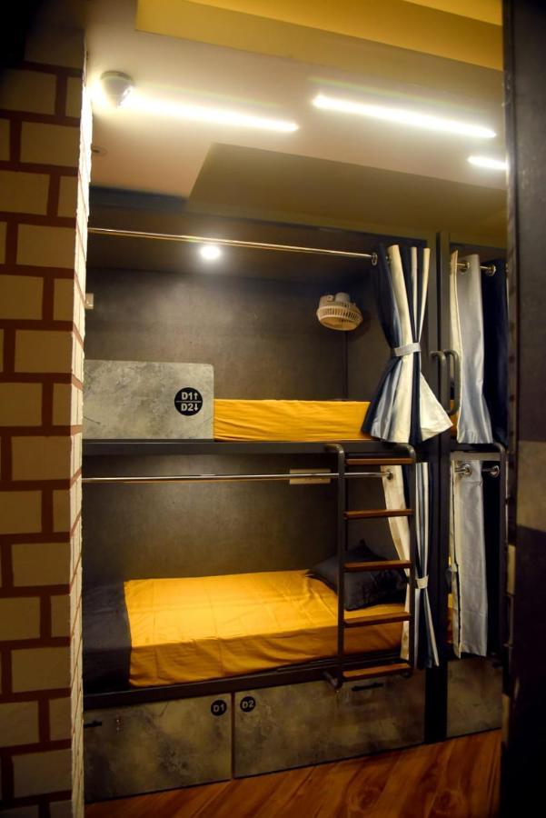 Charyana Hotel Ac Dormitory Ахмедабад Экстерьер фото