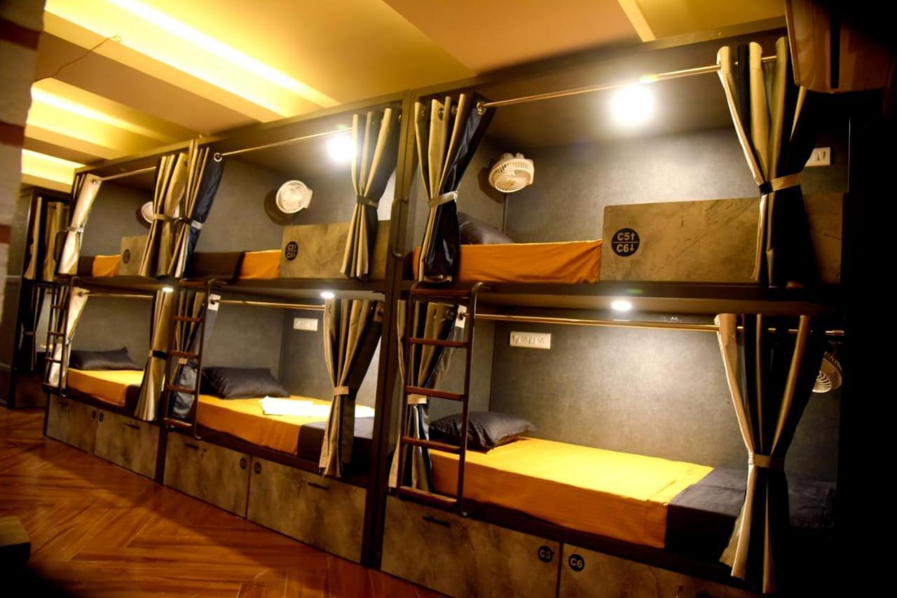 Charyana Hotel Ac Dormitory Ахмедабад Экстерьер фото