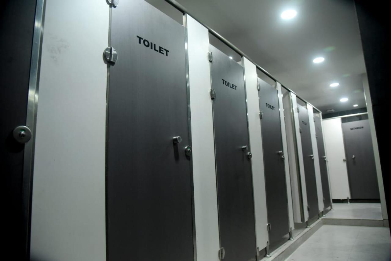 Charyana Hotel Ac Dormitory Ахмедабад Экстерьер фото