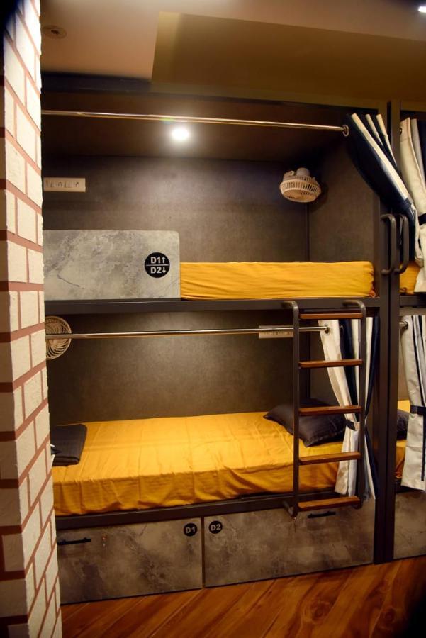 Charyana Hotel Ac Dormitory Ахмедабад Экстерьер фото