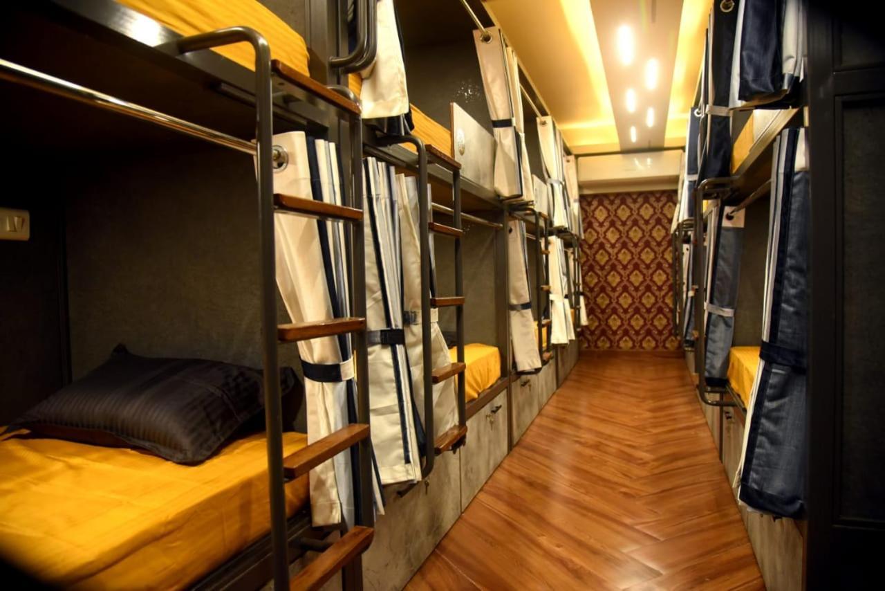 Charyana Hotel Ac Dormitory Ахмедабад Экстерьер фото