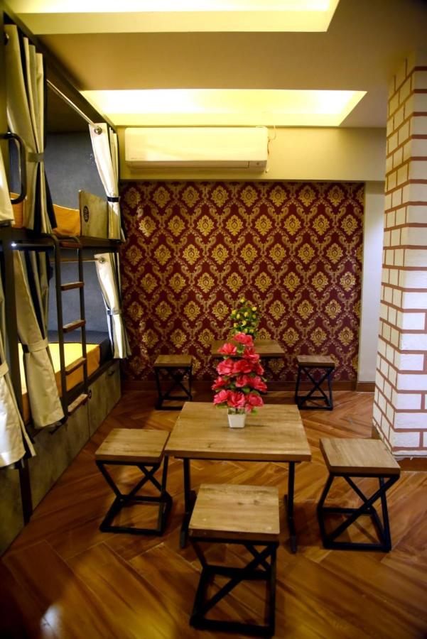 Charyana Hotel Ac Dormitory Ахмедабад Экстерьер фото