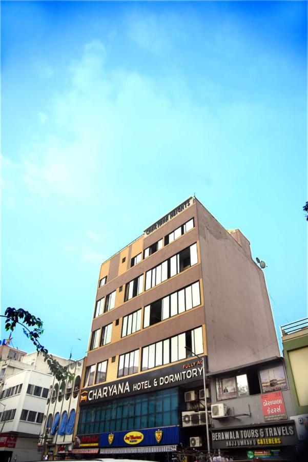 Charyana Hotel Ac Dormitory Ахмедабад Экстерьер фото